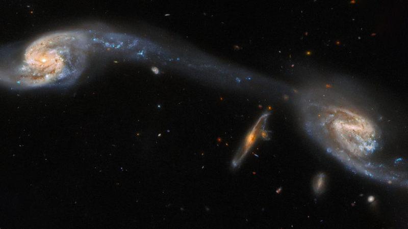 Birbirine Adeta ’Köprüyle’ Bağlanmış Gibi Duran İki Galaksi Gözlemlendi
