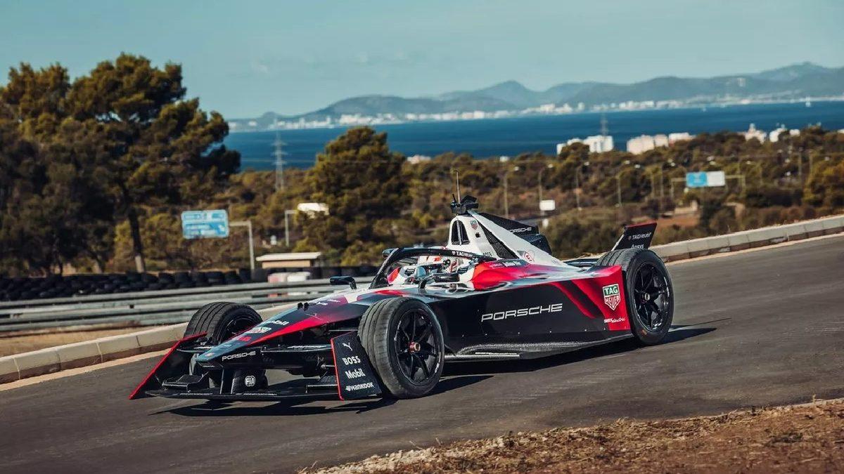 Porsche, ’Elektrikli Formula’ Aracını Tanıttı: Rüzgar Kadar Hızlı, Gece Gibi Sessiz...