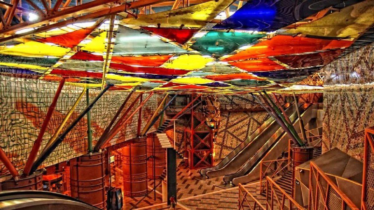 Bunlar Metro İstasyonuysa Bizdekiler Ne? Her Gün İşe Değil de Harikalar Diyarına Gidiyormuşsunuz Gibi Hissettiren 9 Metro İstasyonu