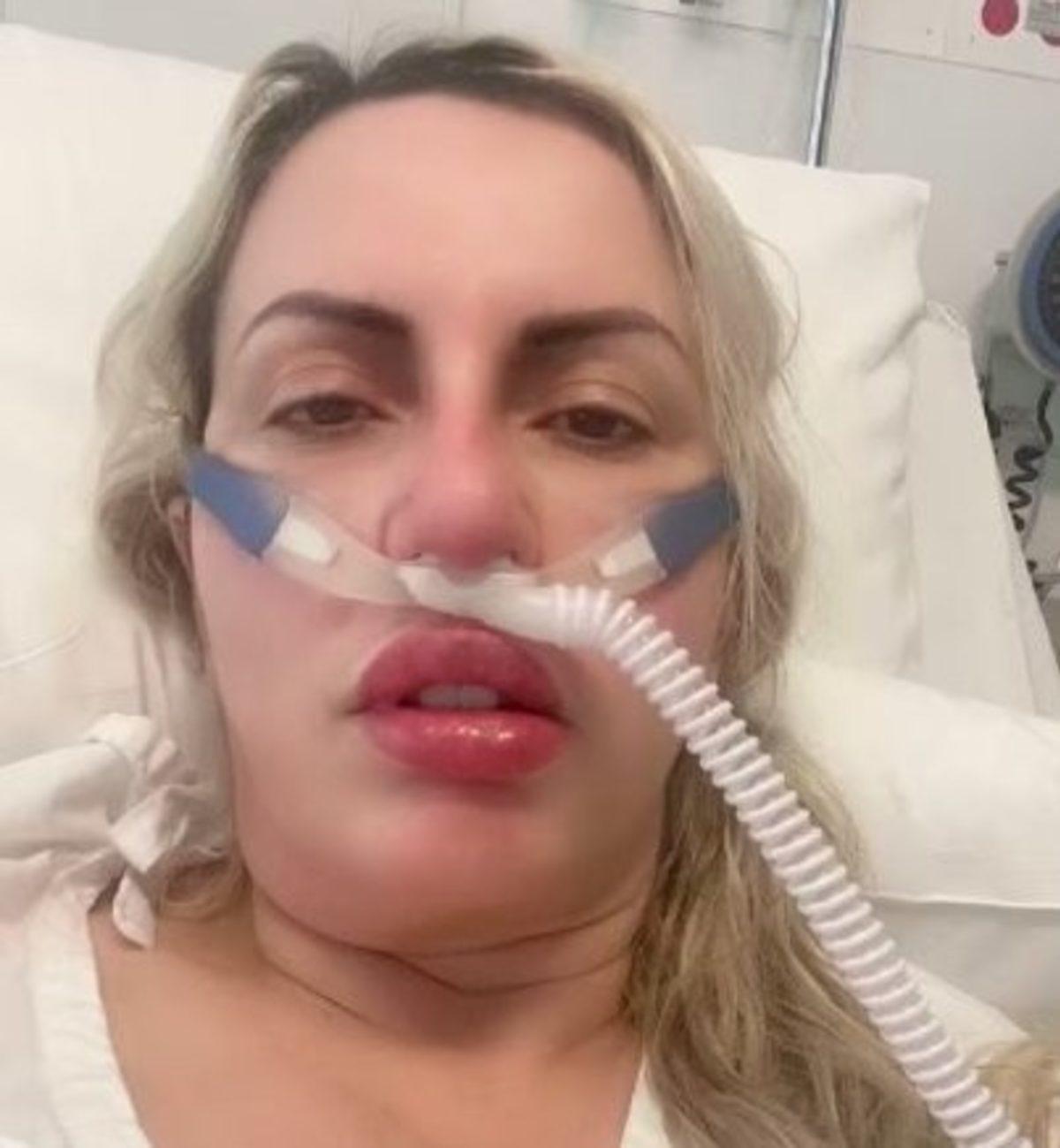 Aşı Olmadığı İçin Delta Varyantına Yakalanıp Hastanelik Olan Bir Kadın, COVID ile İlgili Yanlış Bilgiler Yayanlara Ateş Püskürdü