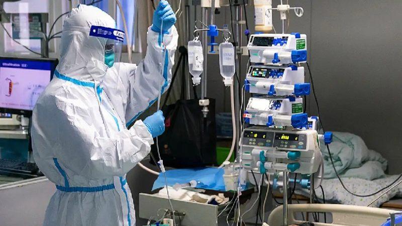 Aşı Olmadığı İçin Delta Varyantına Yakalanıp Hastanelik Olan Bir Kadın, COVID ile İlgili Yanlış Bilgiler Yayanlara Ateş Püskürdü