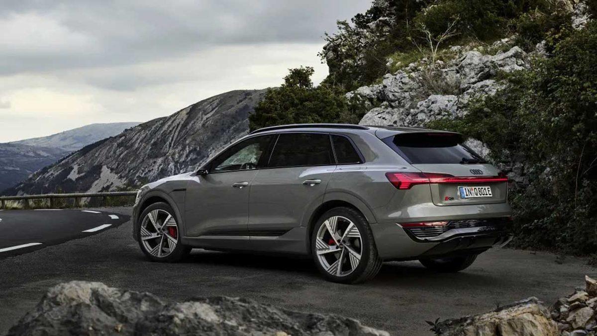 İçinde Sürücü Bile Yokken Kendi Kendini Park Edebilen Audi Q8 E-Tron Tanıtıldı