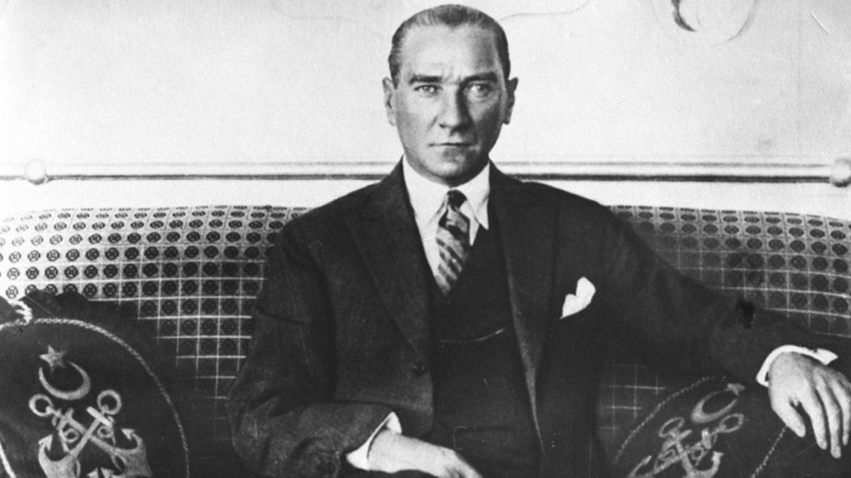 Mustafa Kemal Atatürk’ün İzlerken Gözlerinizi Dolduracak Görüntüleri [Video]