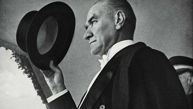 Mustafa Kemal Atatürk’ün İzlerken Gözlerinizi Dolduracak Görüntüleri [Video]