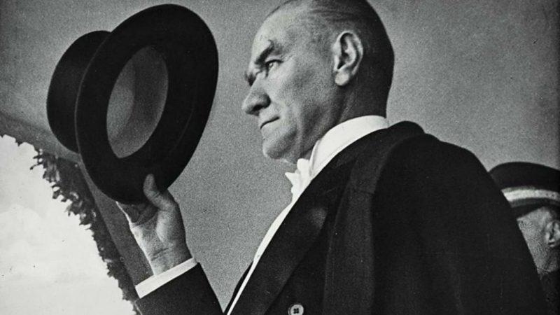 Mustafa Kemal Atatürk’ün İzlerken Gözlerinizi Dolduracak Görüntüleri [Video]