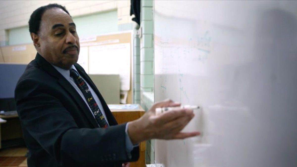 Film Değil Gerçek: Ölen Babasını Kurtarmak İçin Zamanda Geriye Gitmeye Çalışan Bilim İnsanıyla Tanışın