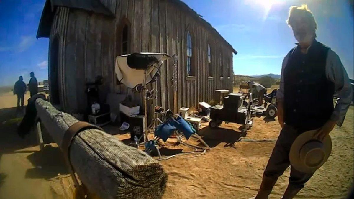 Alec Baldwin, Çekimleri Sırasında ’Kazayla Görüntü Yönetmenini Vurduğu’ Rust Filmi Ekibine Dava Açtı