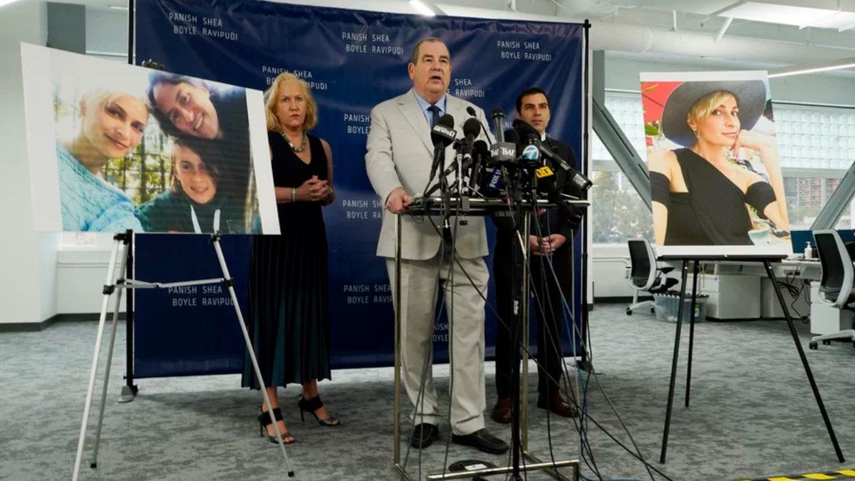 Alec Baldwin, Çekimleri Sırasında ’Kazayla Görüntü Yönetmenini Vurduğu’ Rust Filmi Ekibine Dava Açtı