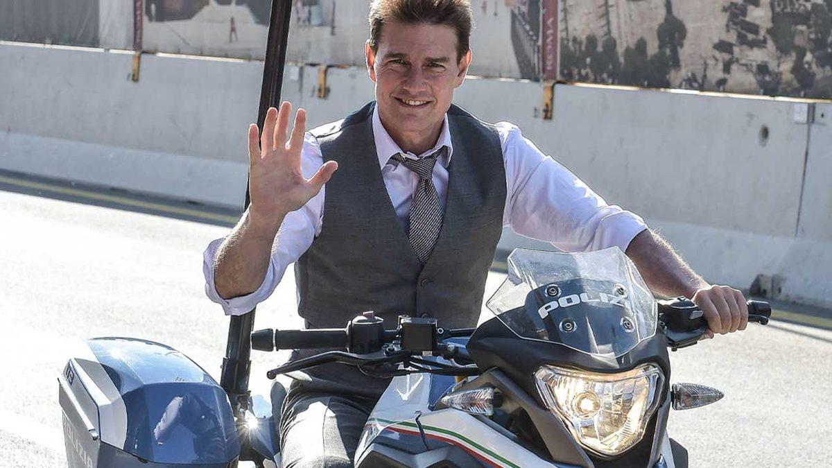 Tom Cruise, Görevimiz Tehlike 7 İçin 500 Kez Paraşütlü, 13 Bin Kez de Motosikletli Atlama Yapmış