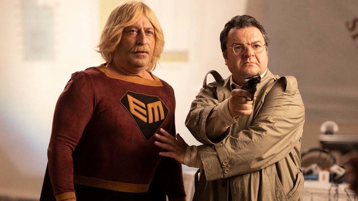 Cem Yılmaz, Netflix’te Yayınlanacak ‘Erşan Kuneri’ Dizisinden Yeni Görseller Paylaştı