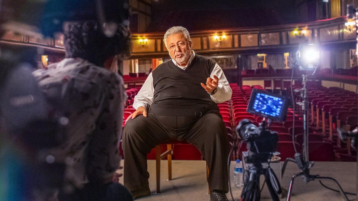 Metin Akpınar ile Karşılıklı Bir Kahve İçmişsiniz Hissi Bırakan Netflix Belgeseli: İyi ki Yapmışım