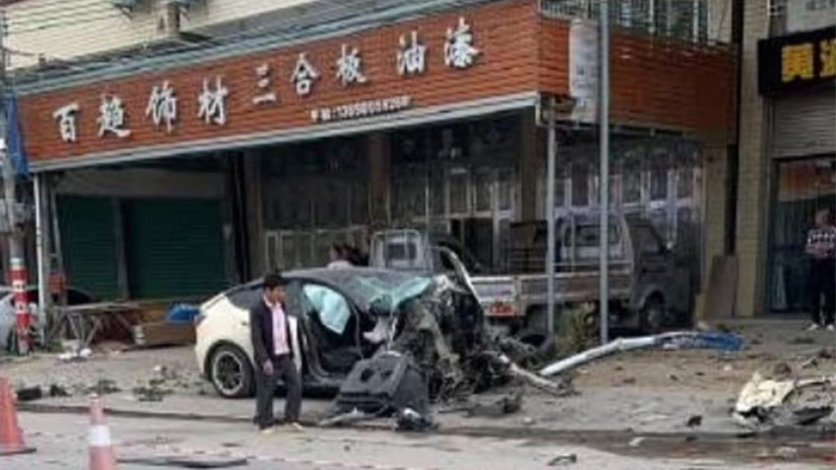 Kontrolden Çıkan Tesla Model Y, Korkunç Bir Trafik Kazasına Karıştı [18+ Video]