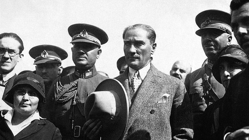 Tarihte Bu Hafta (22-28 Ağustos): Şapka Devrimi İçin İlk Adım Atıldı