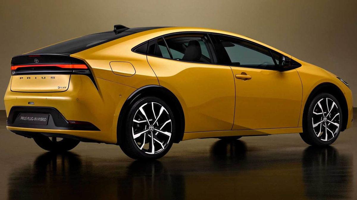 Güneş Enerjisi ile Kendi Kendini Şarj Edebilen Otomobil ’2023 Toyota Prius’ Tanıtıldı