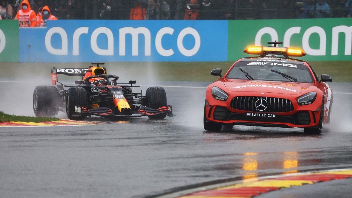 Bir Türlü Başlayamayan Belçika GP’de Verstappen Yarışamadan Kazandı