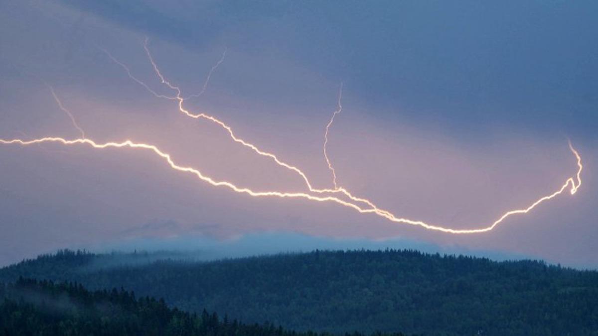 Amerikan Meteoroloji Topluluğu, Dünyanın En Uzun Yıldırımını Açıkladı