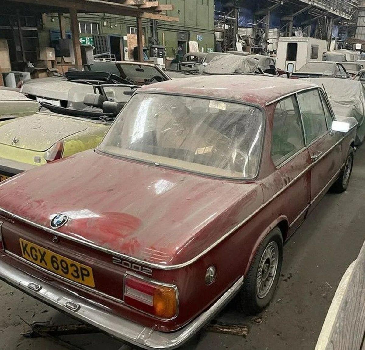 Bir Ahırda Bulunan 175 Efsane Klasik Otomobil, Açık Artırmayla Satışa Çıkacak