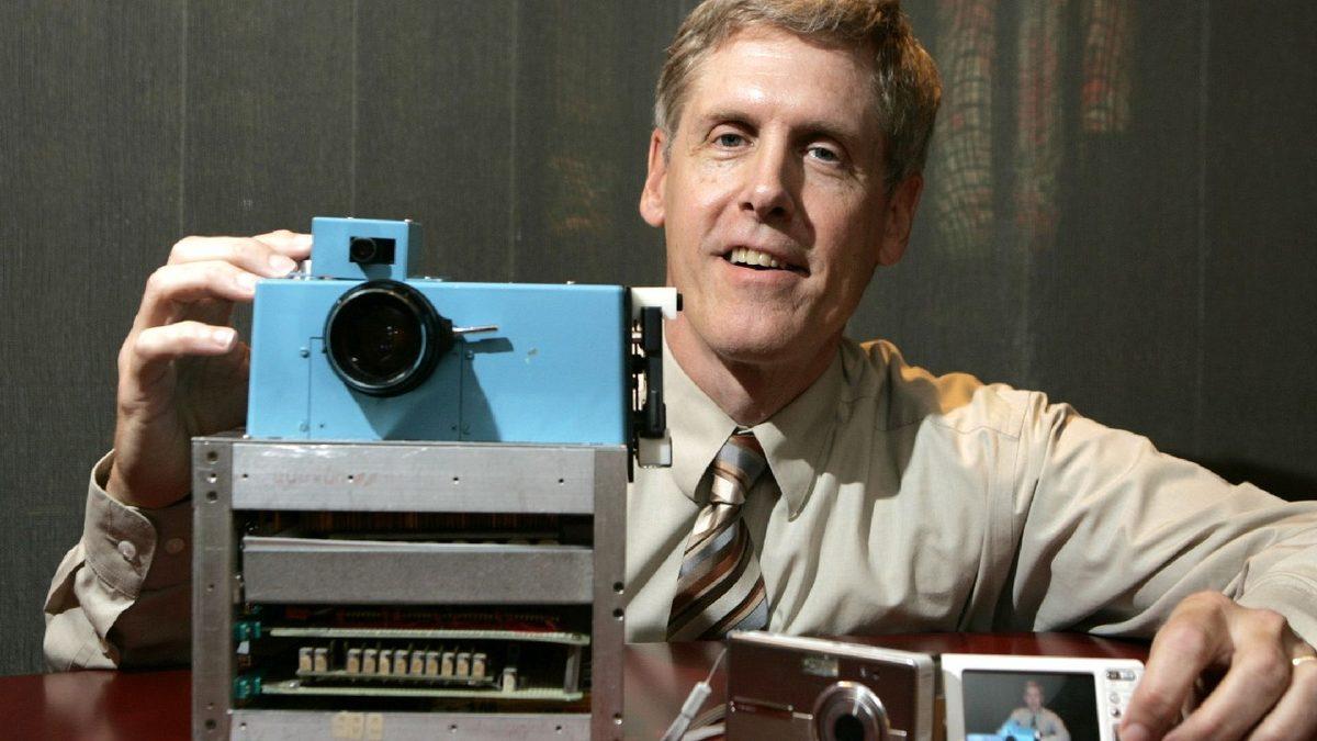 Gördüğünüz Bu Şey ’İlk Dijital Fotoğraf Makinesi’ ve Muhteşem Bir Öyküsü Var: Telefonunuzla Fotoğraf Çekebilmenizin Baş Aktörlerinden Biri!