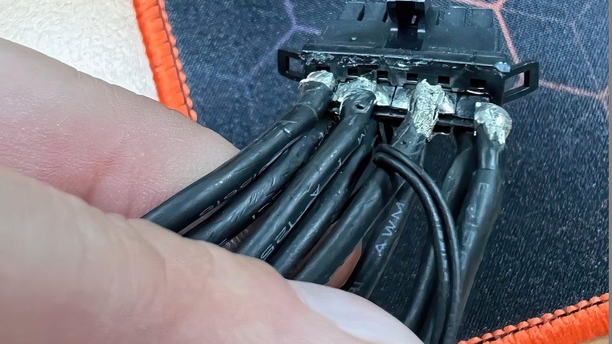 NVIDIA, Isınmaktan Eriyen RTX 4090 Kabloları İçin Kullanıcıları Suçladı: Kabloları Düzgün Takmıyorsunuz