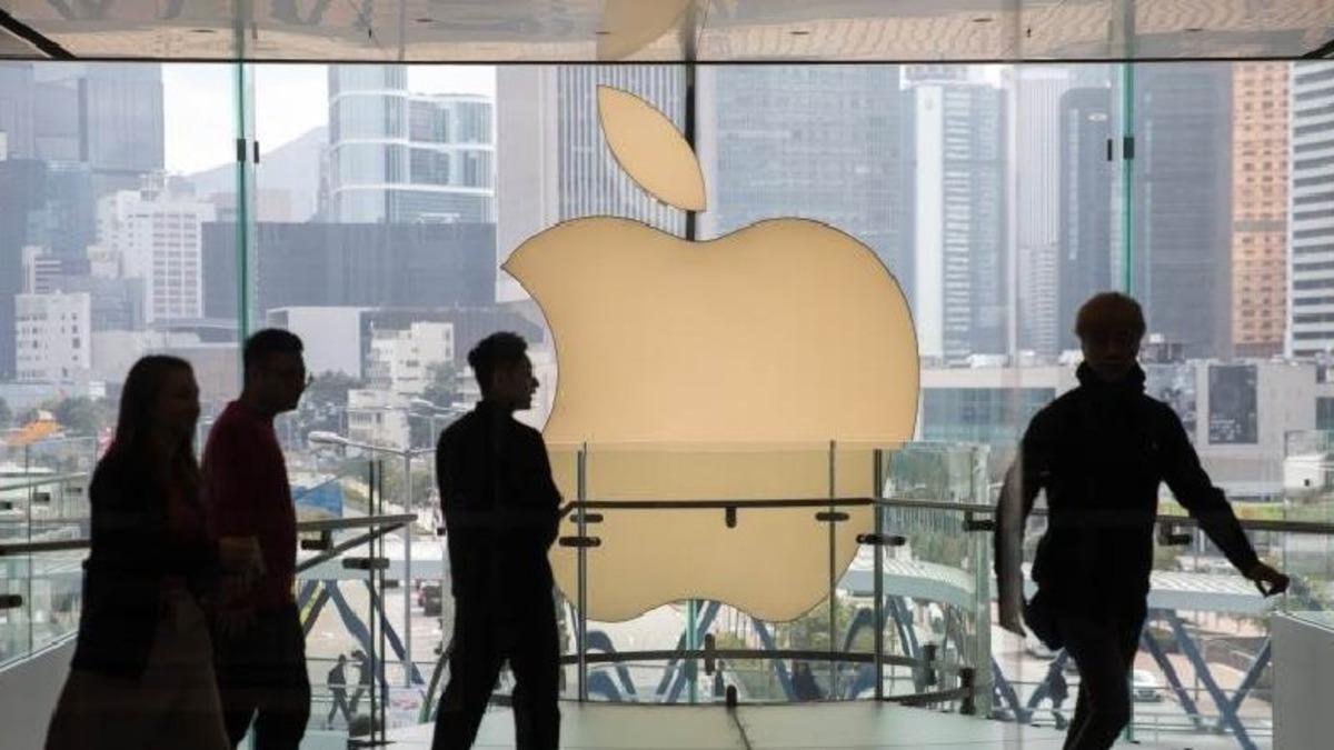 CEO’suna 750 Milyon Dolar Prim Veren Apple, Çalışanların Özel Sohbetlerde Maaş Konuşmasını Yasakladı
