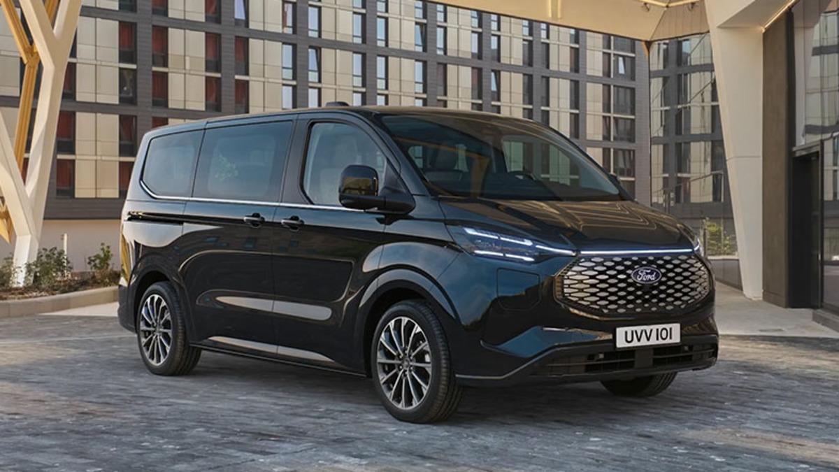 Doblo’nun Pabucu Dama Atılır mı?: Yeni Ford E-Tourneo Custom Tanıtıldı!