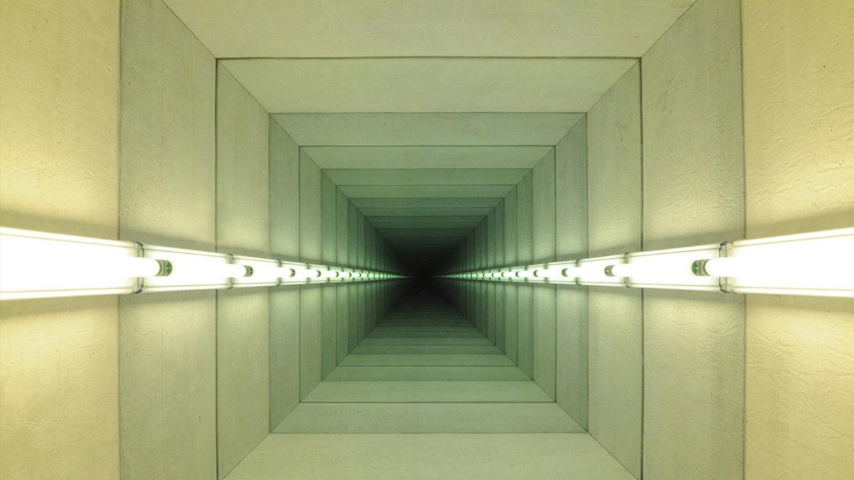 Etrafındaki Her Şeyi Yansıtan Aynalar Aslında Ne Renktir?