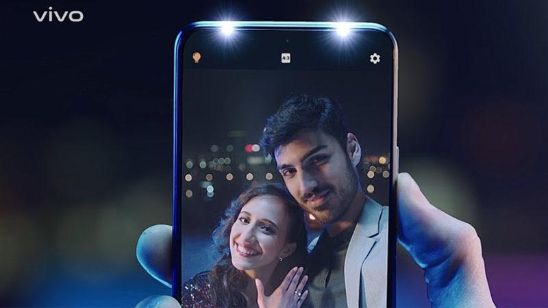 Ön Tarafta Çift LED Flaş ile ’Düşük Işıkta Selfie’ Sorununu Çözen Telefon: vivo V21 Türkiye’de