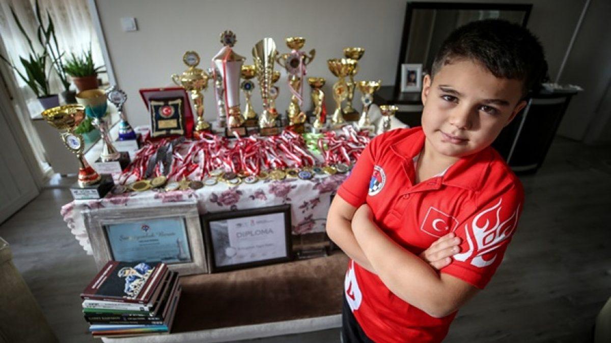 Dünyaya Kafa Tutan Satranç Dehası Yağız’la Tanışın: En Genç ’Büyük Usta’ Rekorunu Kırmaya Çok Yakın!