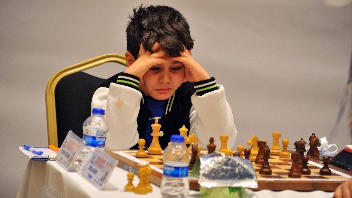 Dünyaya Kafa Tutan Satranç Dehası Yağız’la Tanışın: En Genç ’Büyük Usta’ Rekorunu Kırmaya Çok Yakın!