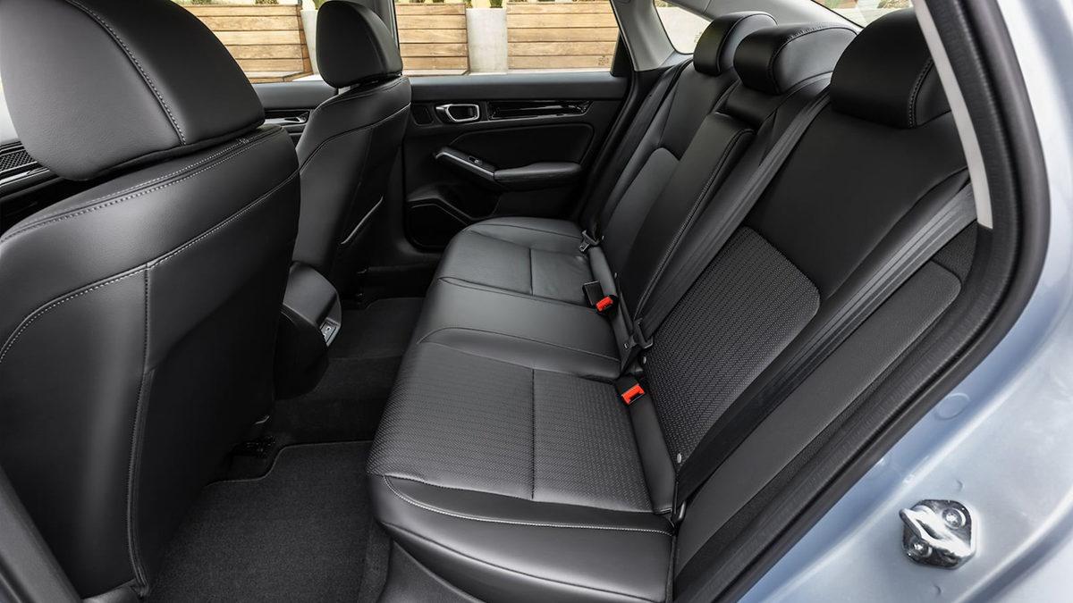 Arabaların Arka Koltuğunun Ortasında Bulunan Bu Tümseğin Aslında Çok Önemli Bir Görevi Olduğunu Biliyor muydunuz?