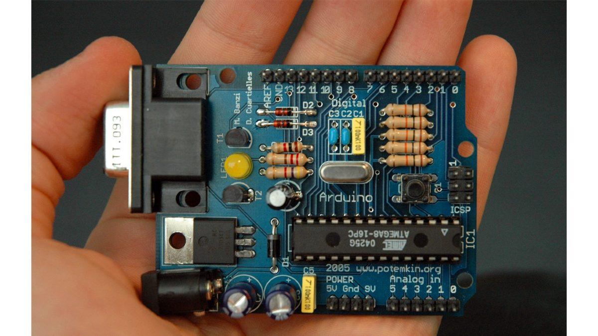Elektroniğe İlgisi Olanların Bilmesi Gereken Arduino Nedir, Nasıl Programlanır?