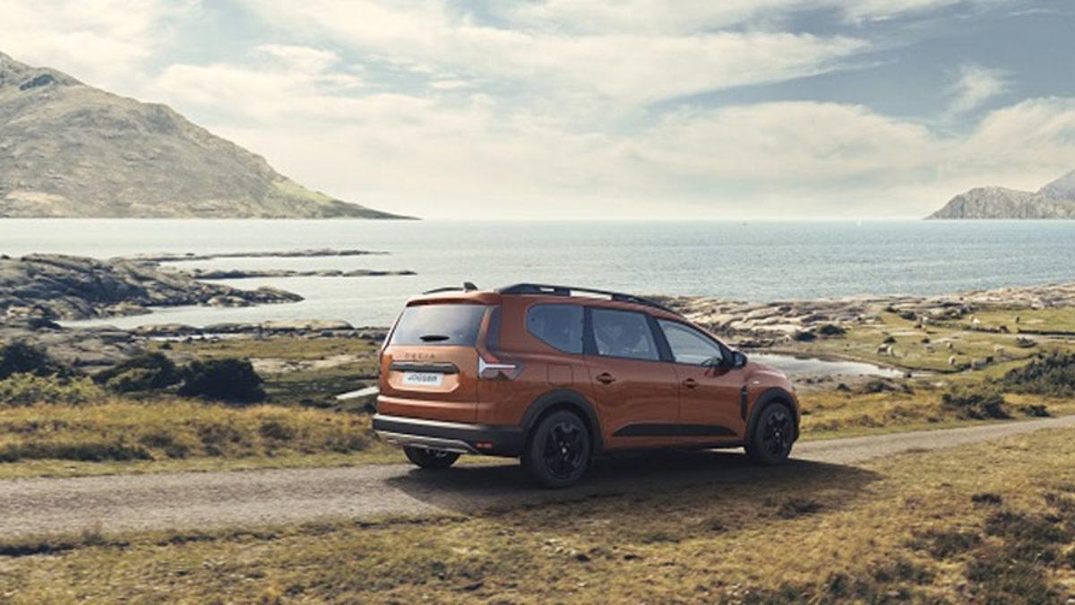 Geniş Ailelerin Favorisi Olacak Dacia’nın İlk Hibrit Otomobili Jogger Tanıtıldı
