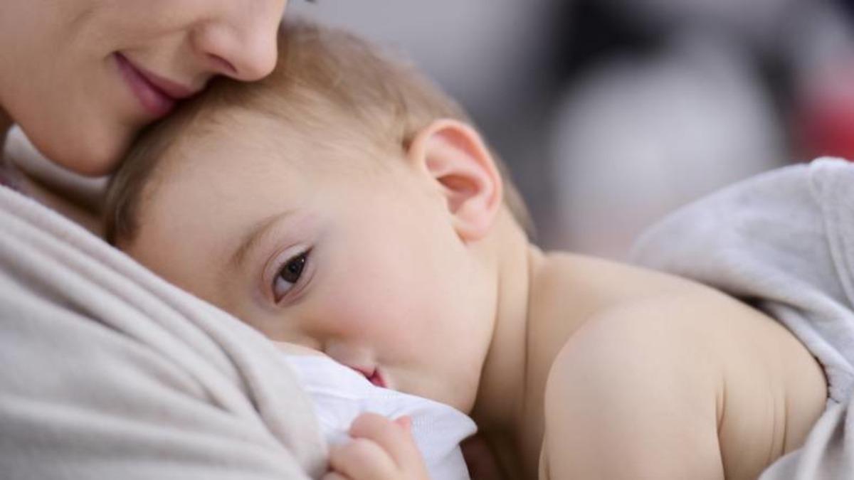 COVID-19 Aşısı Olmuş Annelerin Sütünde Koronavirüse Özgü Antikorlar Oluştuğu Tespit Edildi