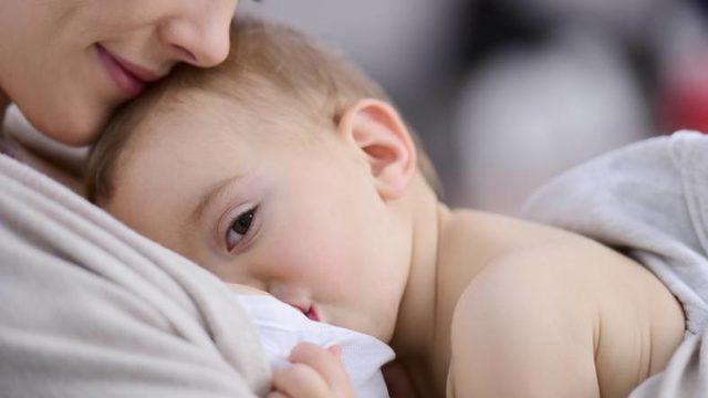 COVID-19 Aşısı Olmuş Annelerin Sütünde Koronavirüse Özgü Antikorlar Oluştuğu Tespit Edildi