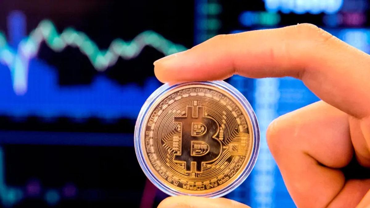 Bloomberg Stratejisti: Bitcoin 100 Bin Dolara Ulaşıp Dolar ve Euroyla Aynı Ligde Oynayacak