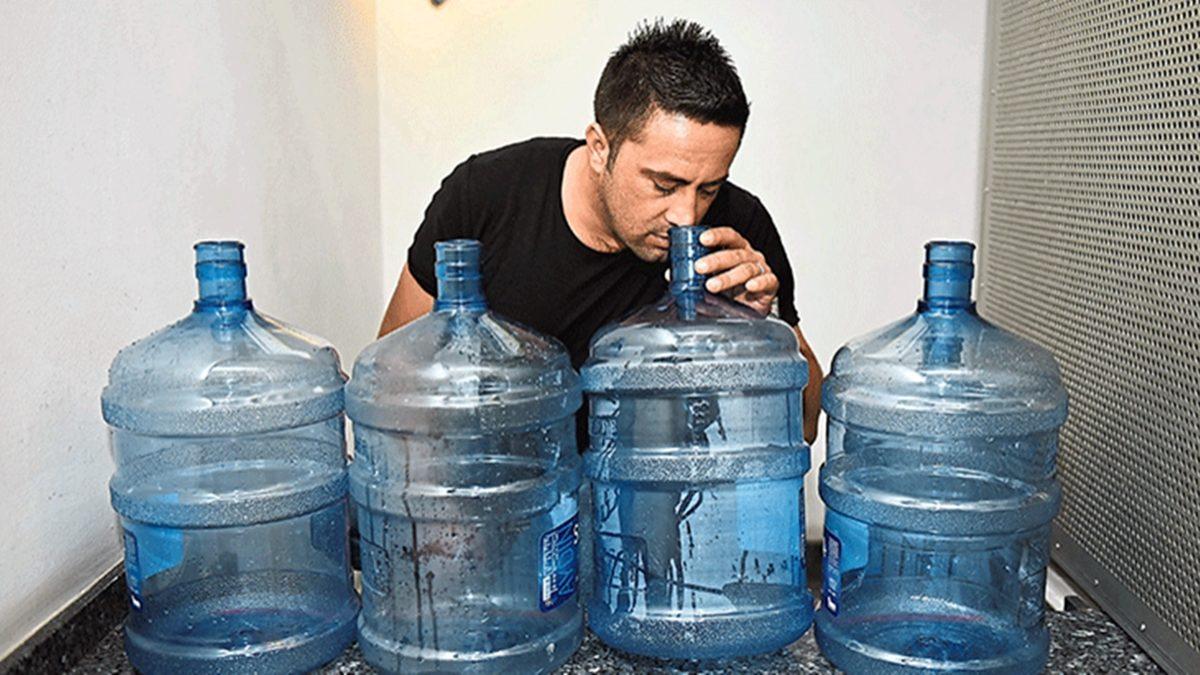 İçinde Neler Olabileceğini Öğrenince Damacana Sularını İçmek İstemeyeceksiniz (Kendi İyiliğiniz İçin)