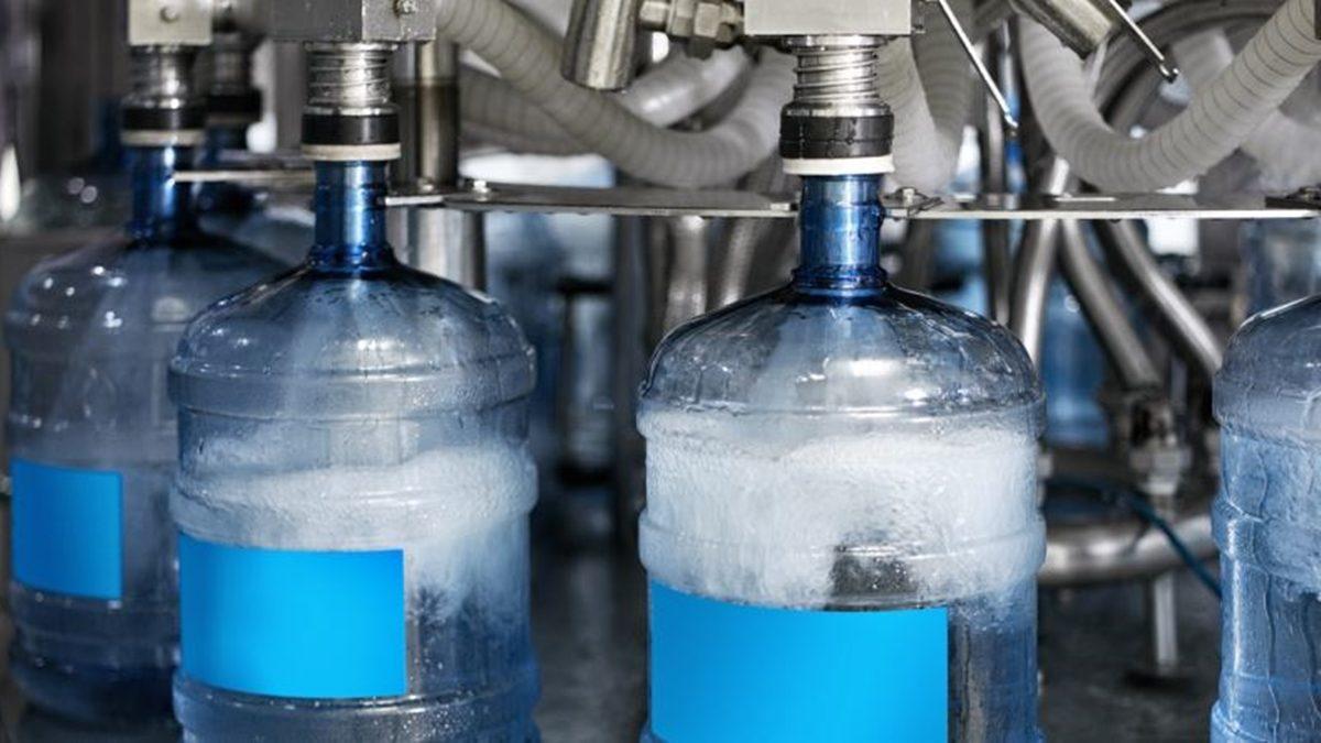 İçinde Neler Olabileceğini Öğrenince Damacana Sularını İçmek İstemeyeceksiniz (Kendi İyiliğiniz İçin)