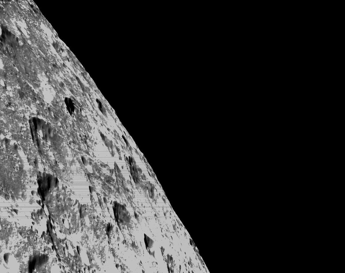 NASA, Orion Aracından Gelen Ürkütücü Ay Görsellerini Paylaştı