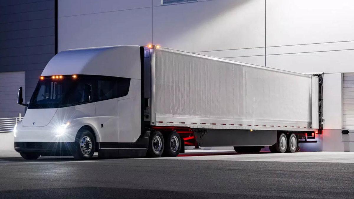Ağzına Kadar Yük Dolu Tesla Semi’nin Tek Şarjla Ne Kadar Yol Yapabildiği Açıklandı (Dizel Kamyonların Çeyreği Bile Değil)