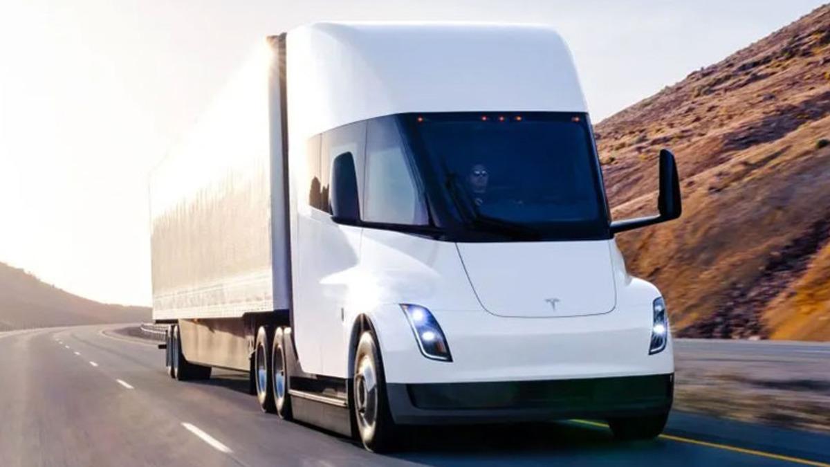 Ağzına Kadar Yük Dolu Tesla Semi’nin Tek Şarjla Ne Kadar Yol Yapabildiği Açıklandı (Dizel Kamyonların Çeyreği Bile Değil)