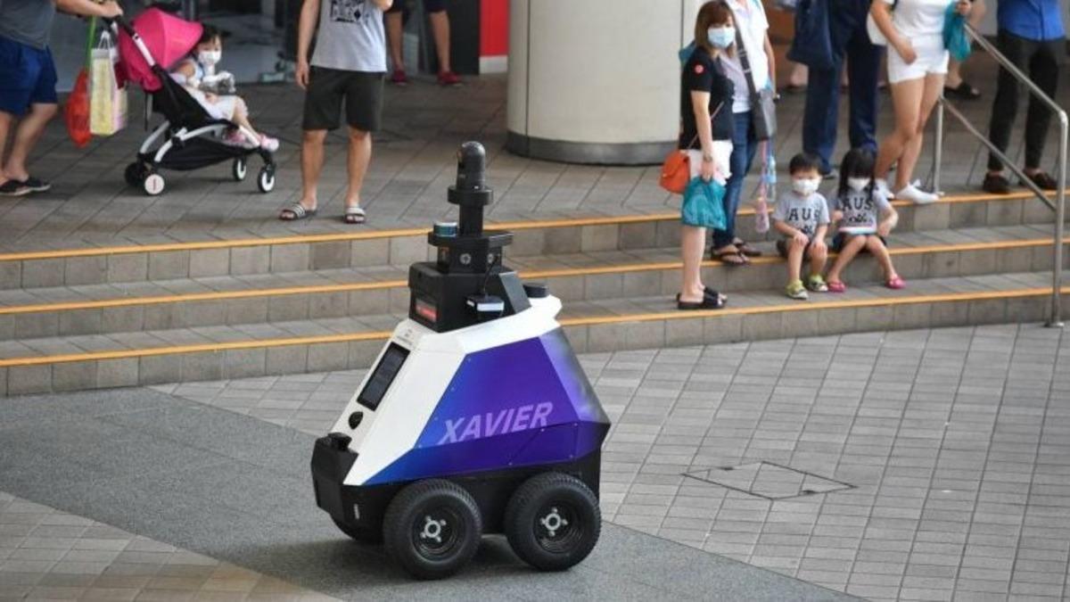 Singapur, Halka Açık Alanlarda ’Robot Devriyelere’ Görev Verecek