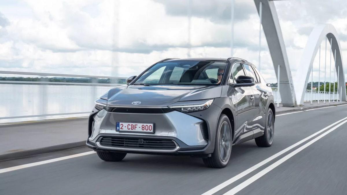 Toyota’nın İlk Tam Elektrikli Otomobili, Açıklananın Yarısı Kadar Yol Gidebildi: Soruşturma Başlatıldı!