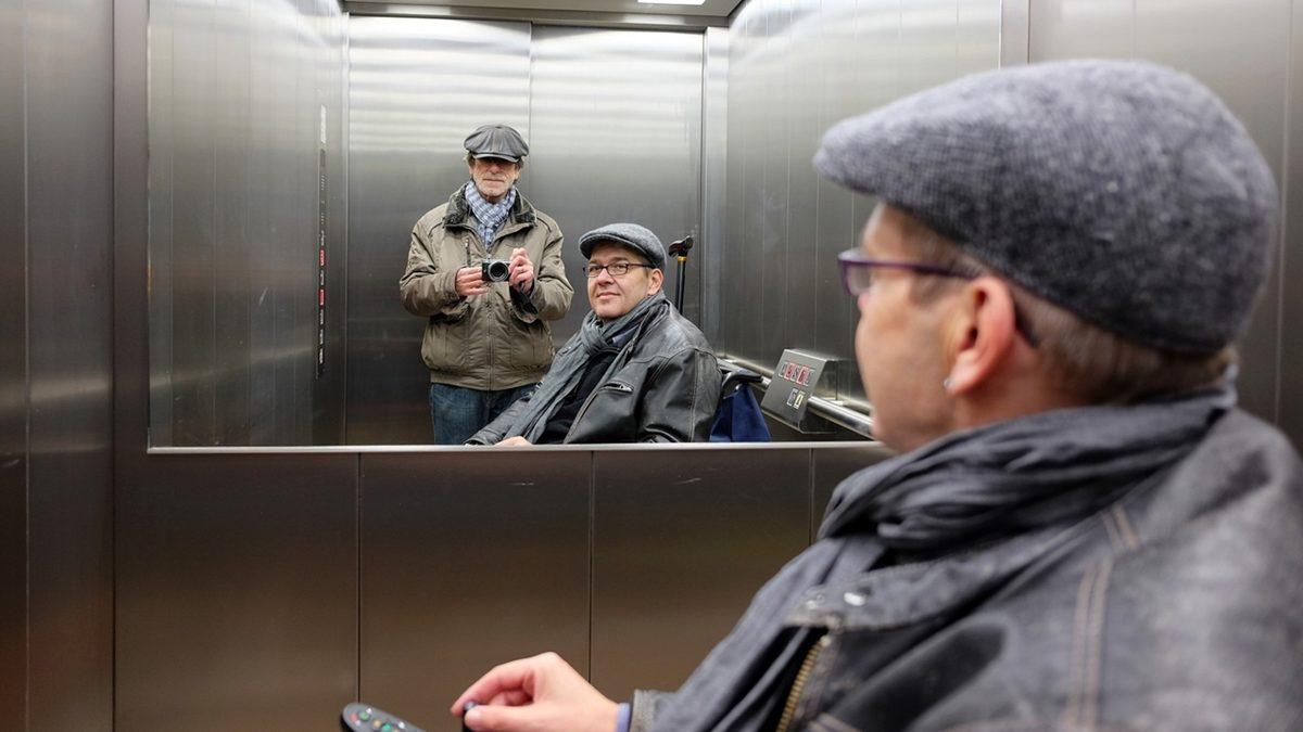 Asansörlerde Ayna Bulunmasının 