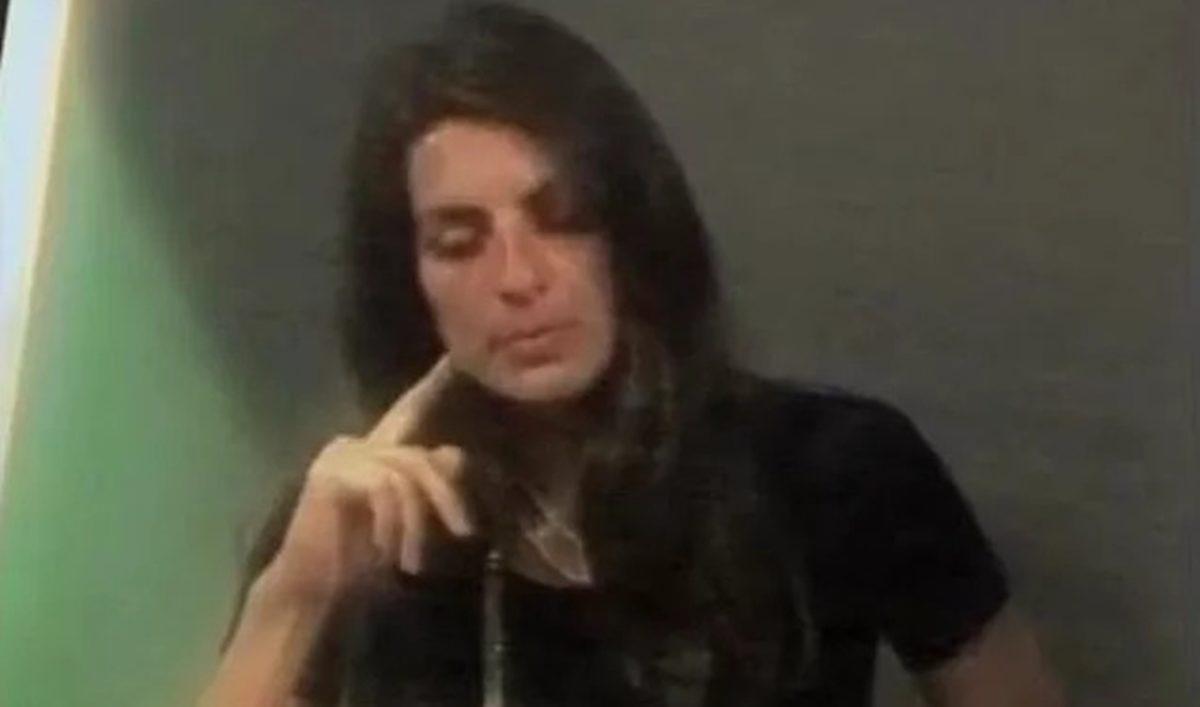 Bipolar Bozukluğun da Etkisiyle İnsanlardan Nefret Edip Canlı Yayında İntihar Eden Kadın