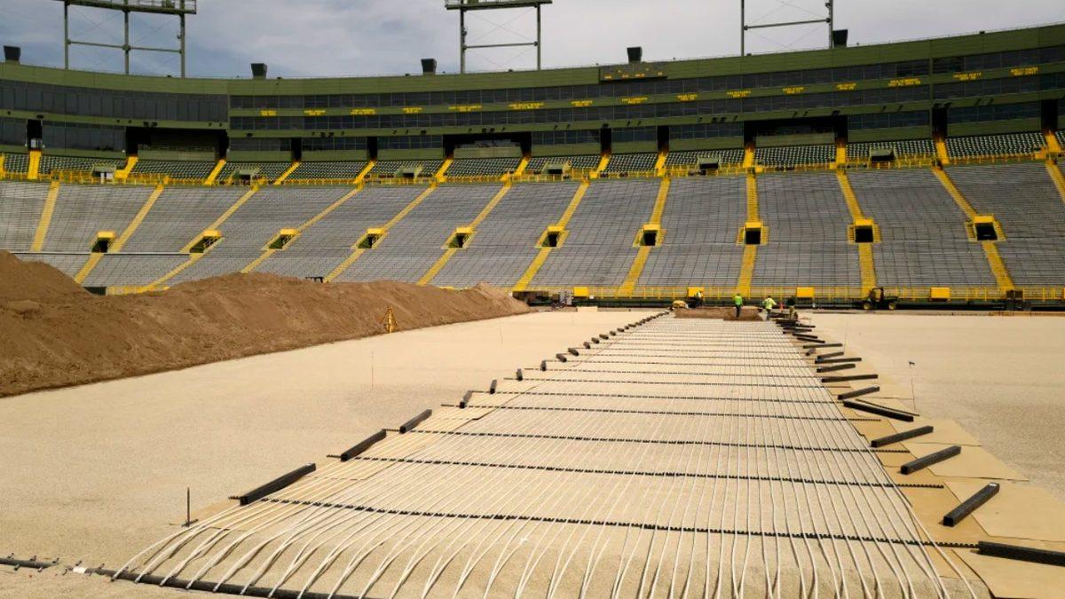 Futbol Sahalarındaki Çimler Neden Bir Açık Bir Koyu Görünecek Şekilde Tasarlanır? İşte Çimlerin Altında Yatan İnanılmaz Bilim