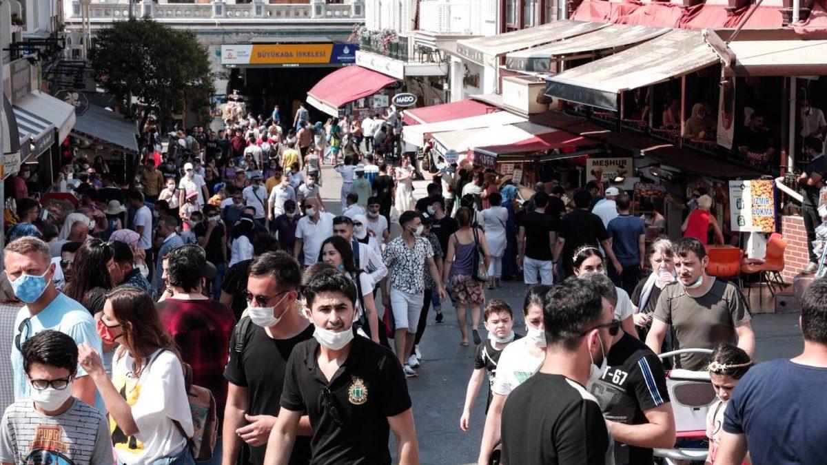 Bilim Kurulu Üyesinden PCR Açıklaması: Semptomlu Kişilerde PCR Negatifliği COVID-19 Olmadığını Göstermiyor