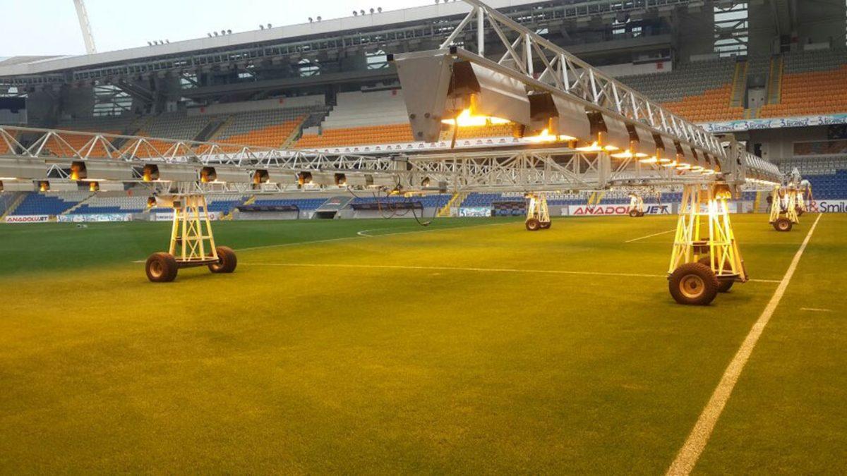 Futbol Sahalarındaki Çimler Neden Bir Açık Bir Koyu Görünecek Şekilde Tasarlanır? İşte Çimlerin Altında Yatan İnanılmaz Bilim