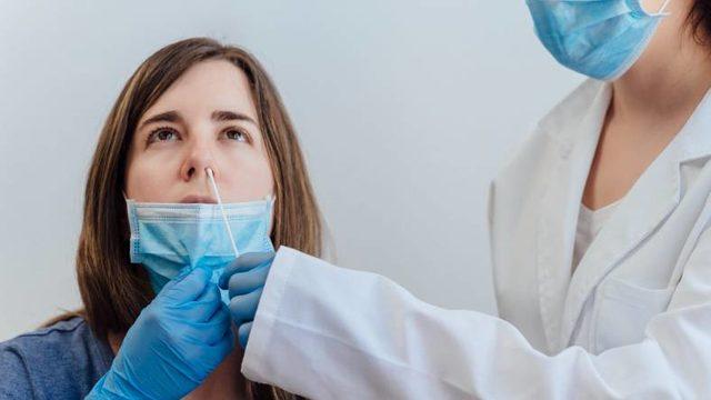 Bilim Kurulu Üyesinden PCR Açıklaması: Semptomlu Kişilerde PCR Negatifliği COVID-19 Olmadığını Göstermiyor