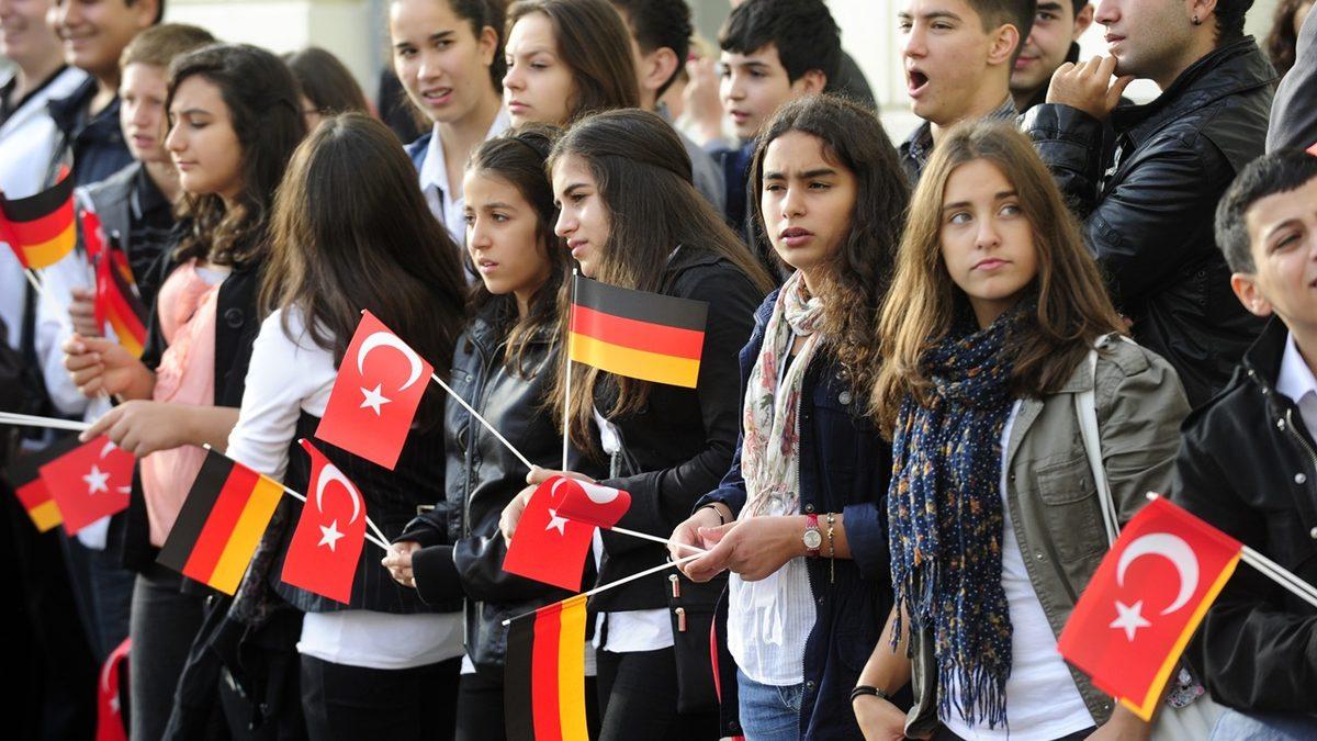 Beyin Göçü Furyasına Kaptırdığımız 3 Gence Sorduk: Bizi Neden Bırakıp Gittiniz, Gittiğiniz Yerde Ne Buldunuz?