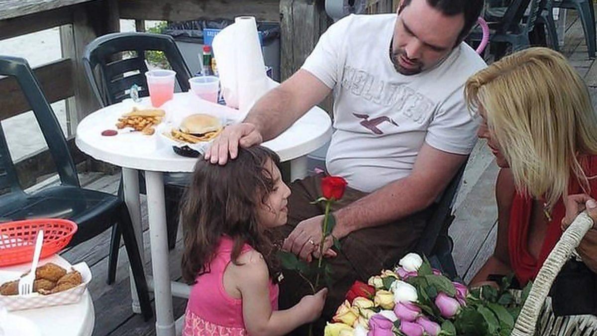 Evlat Edindikleri Çocuğun Aslında Kötü Niyetli Bir Yetişkin Olduğunu İddia Eden Ailenin Gerilim Dolu Hikayesi